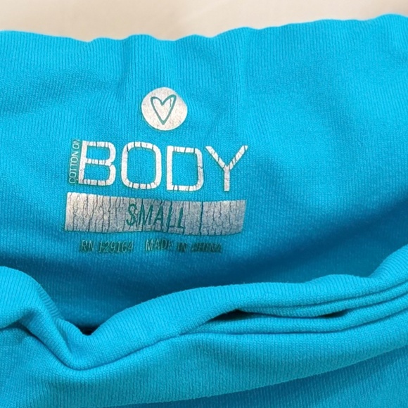 Cotton On Body Capri Leggings in Small - Picture 3 of 4